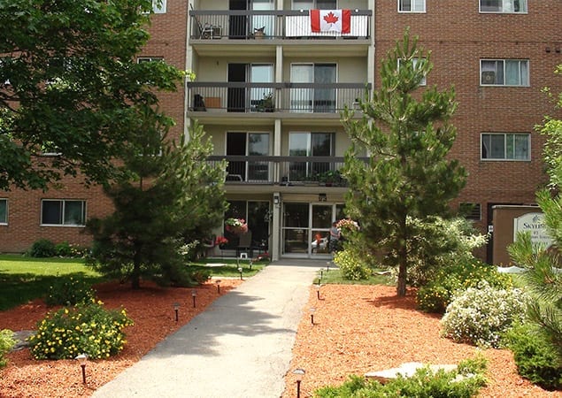 entryway to Comption Street apartments in Kingston, Ontario