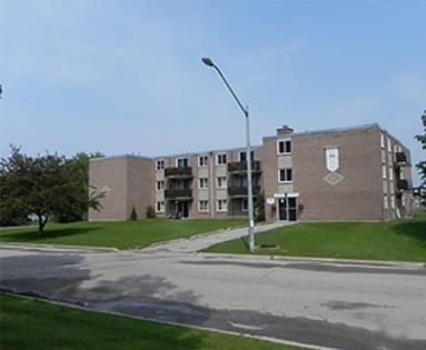 https://www.skylinegroupofcompanies.ca/wp-content/uploads/2007/09/2860-6th-Avenue-West-Owen-Sound-ON-WebSM-383x315-1.jpg