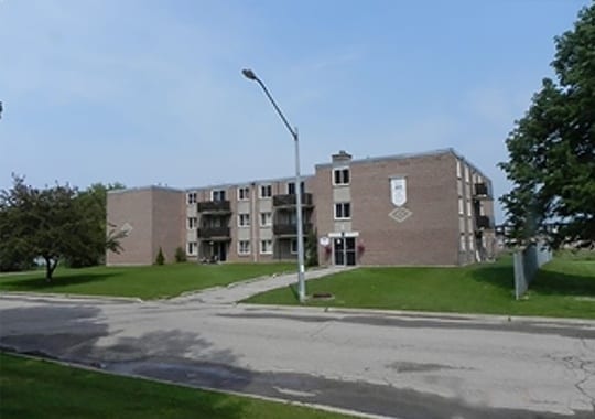 https://www.skylinegroupofcompanies.ca/wp-content/uploads/2007/09/2860-6th-Avenue-West-Owen-Sound-ON-WebSM-540x380-1.jpg